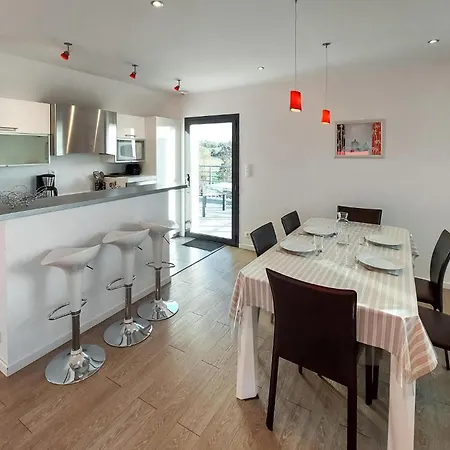 2 Bedroom Lovely In Apartment Planguenoual